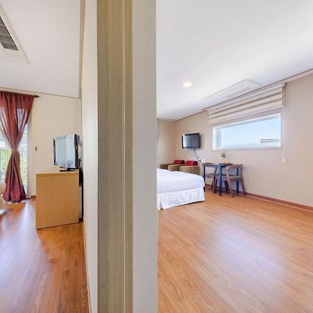 Pine Hill Hotel Seogwipo Zewnętrze zdjęcie