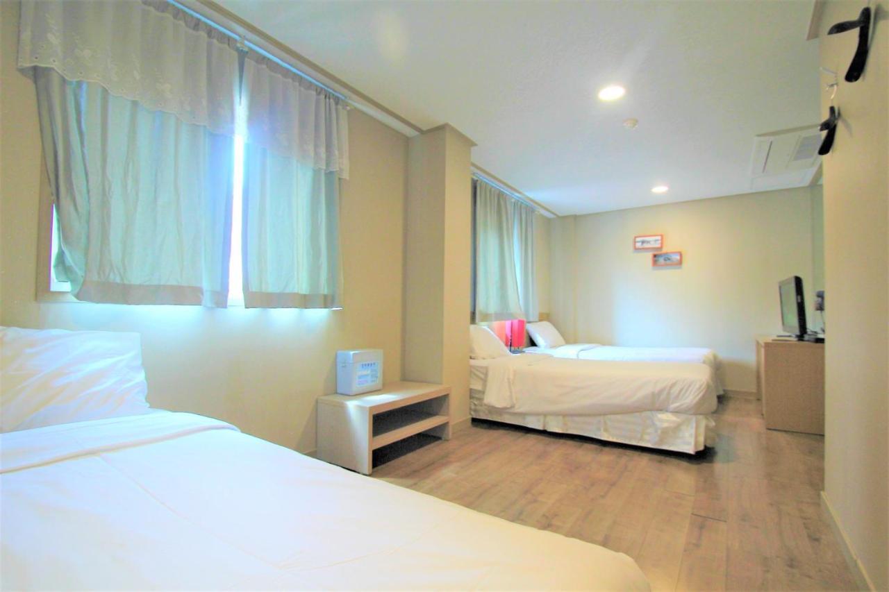 Pine Hill Hotel Seogwipo Zewnętrze zdjęcie