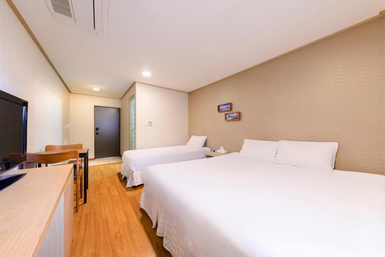 Pine Hill Hotel Seogwipo Zewnętrze zdjęcie