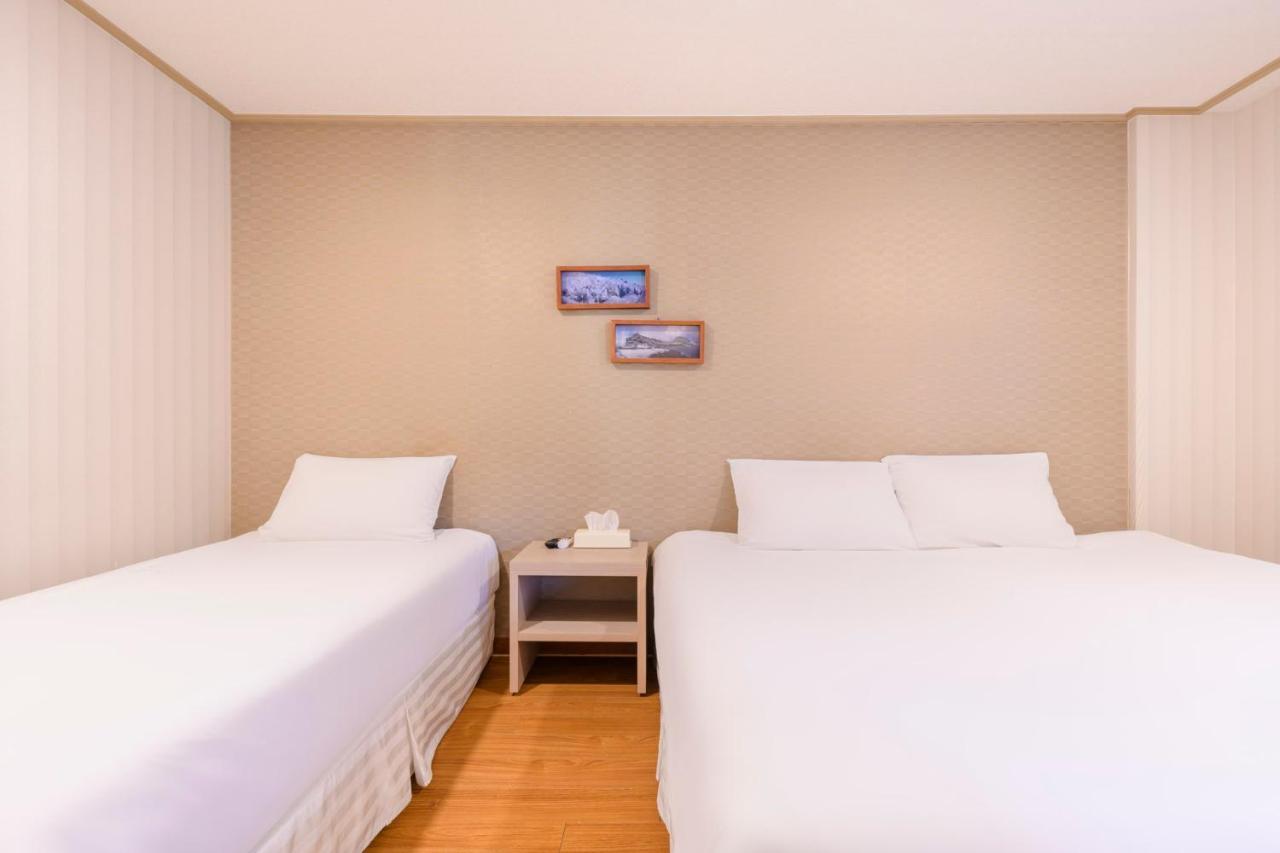 Pine Hill Hotel Seogwipo Zewnętrze zdjęcie
