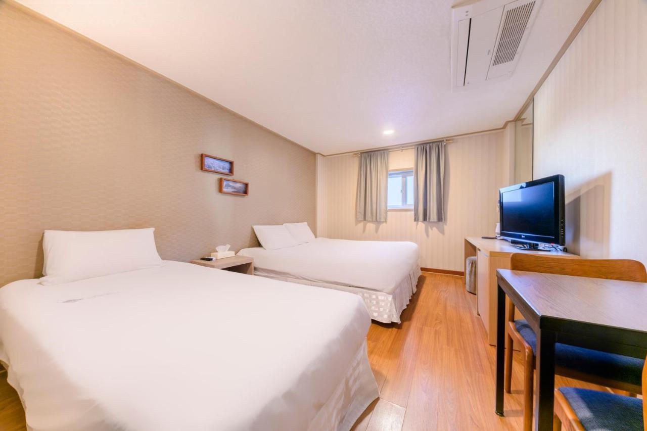Pine Hill Hotel Seogwipo Zewnętrze zdjęcie