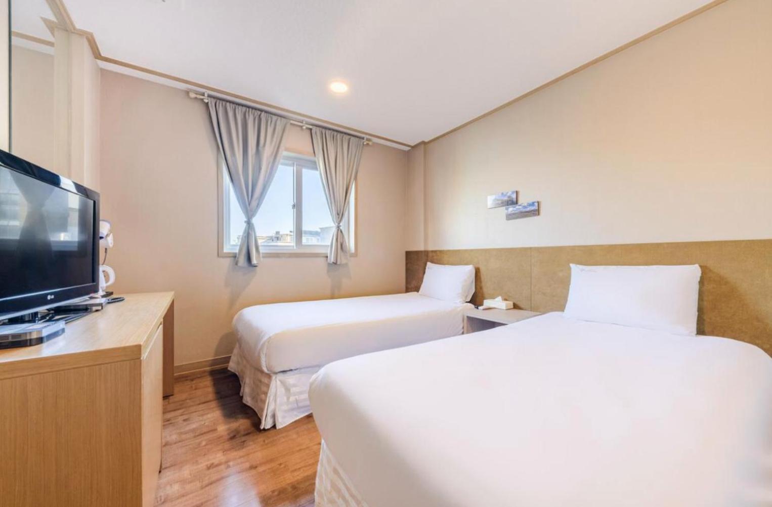 Pine Hill Hotel Seogwipo Zewnętrze zdjęcie