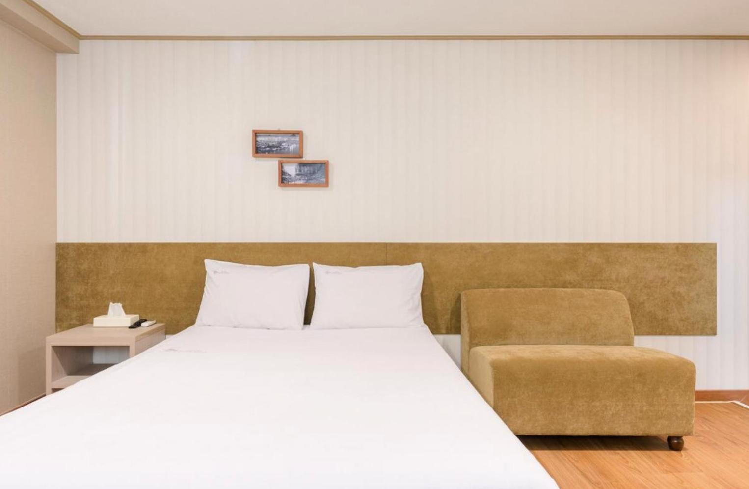 Pine Hill Hotel Seogwipo Zewnętrze zdjęcie