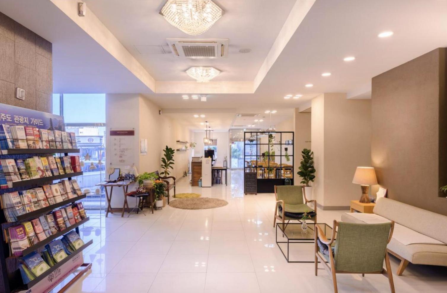 Pine Hill Hotel Seogwipo Zewnętrze zdjęcie