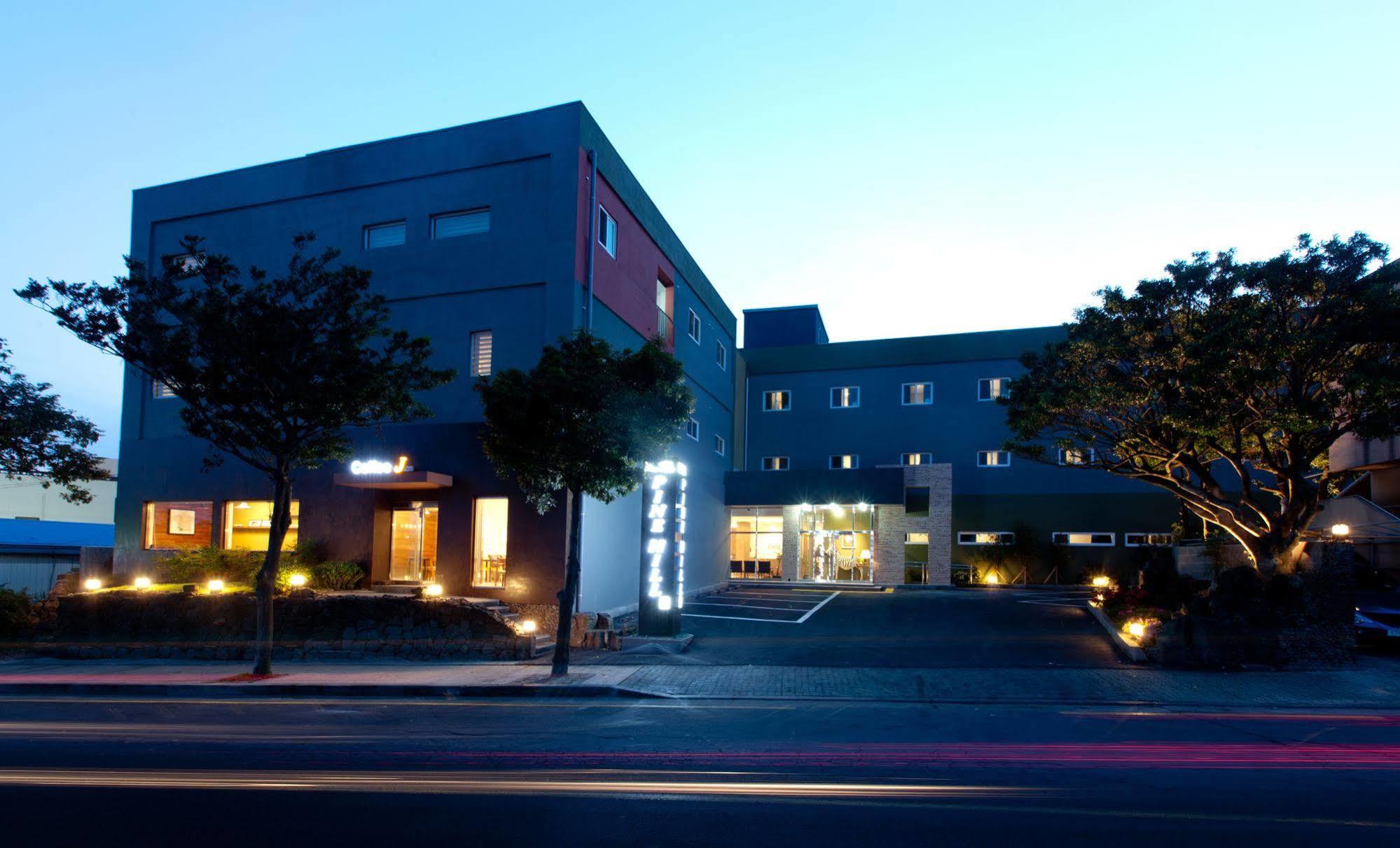 Pine Hill Hotel Seogwipo Zewnętrze zdjęcie